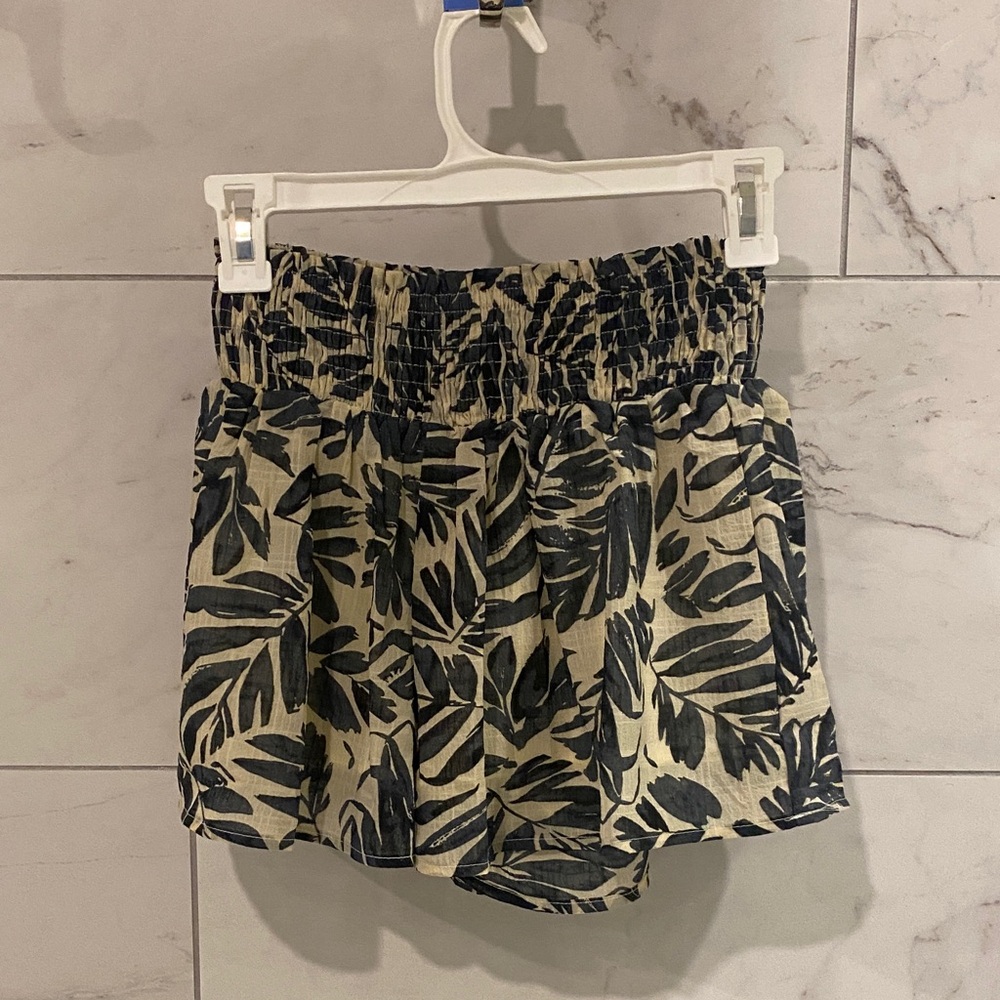 Hayden Girls Black and Cream Leaf Print Flowy Shorts